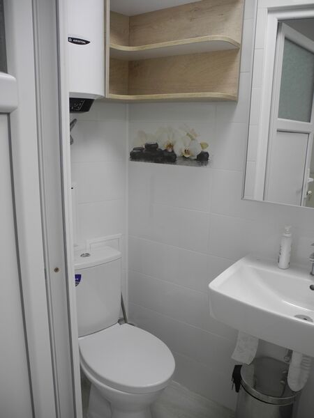 Popesti-Leordeni, str. Unirii, 900 m primarie, curata,