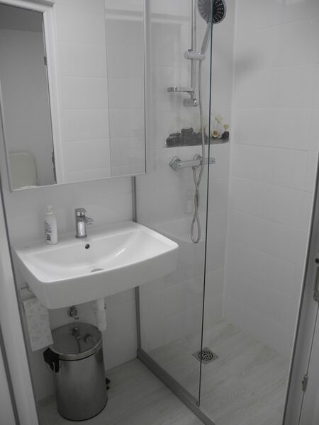 Popesti-Leordeni, str. Unirii, 900 m primarie, curata,