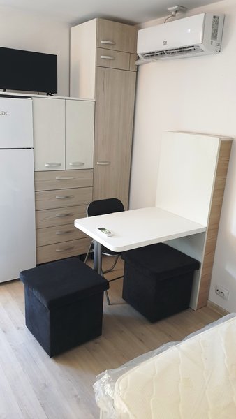 Popesti-Leordeni, str. Unirii, 900 m primarie, curata,