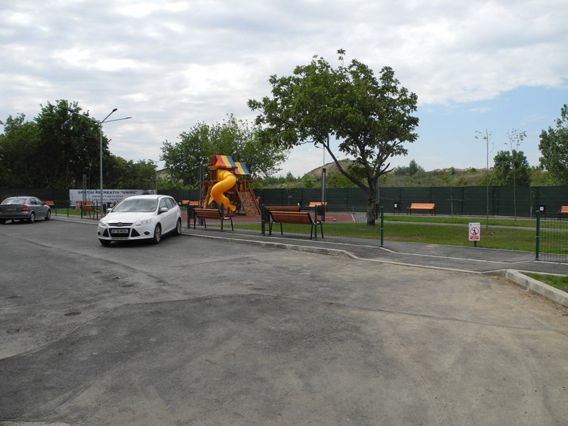 Popesti-Leordeni, str. Unirii, 900 m primarie, curata,