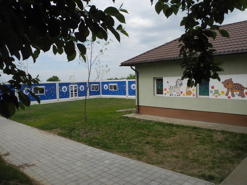 Popesti-Leordeni, str. Unirii, 900 m primarie, curata,