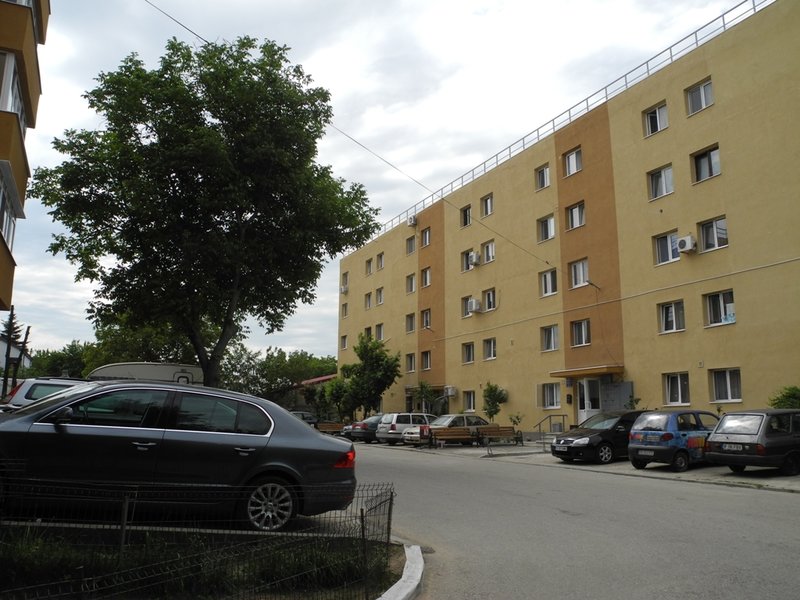 Popesti-Leordeni, str. Unirii, 900 m primarie, curata,